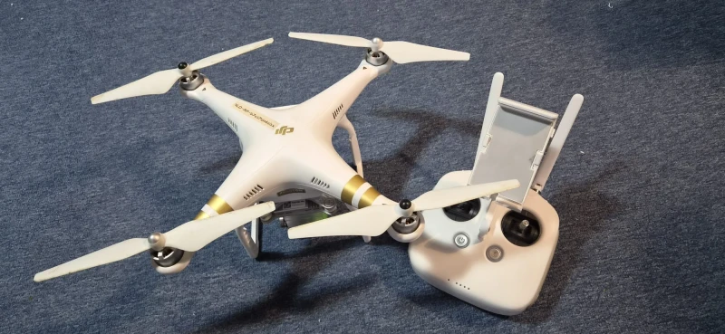 DJI Phantom 4 Komplettset inkl. Rucksack, Fernsteuerung & 3 Akkus