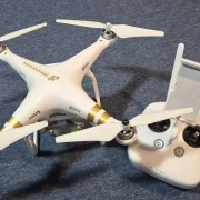 DJI Phantom 4 Komplettset inkl. Rucksack, Fernsteuerung & 3 Akkus
