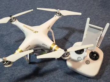 DJI Phantom 4 Komplettset inkl. Rucksack, Fernsteuerung & 3 Akkus
