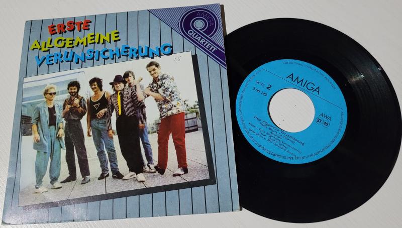 Erste Allgemeine Verunsicherung* – Erste Allgemeine Verunsicherung