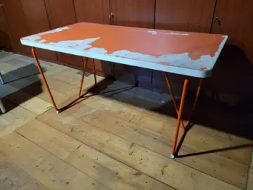 Alter aber stabiler Tisch