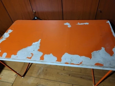 Alter aber stabiler Tisch