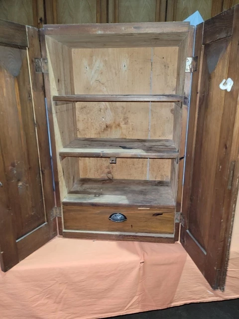 Antiker Wandschrank