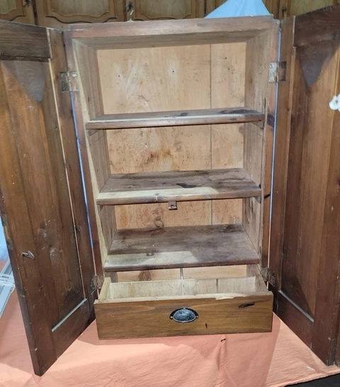 Antiker Wandschrank