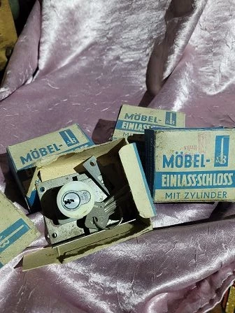 DDR Möbel Einlaßschloß mit kleinem Sicherheitszylinder