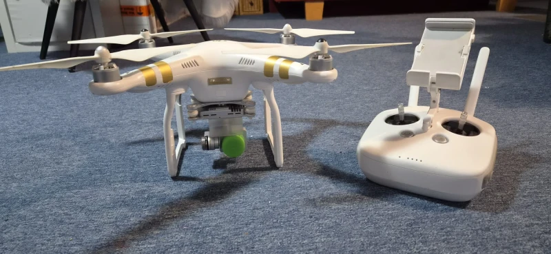 DJI Phantom 4 Komplettset inkl. Rucksack, Fernsteuerung & 3 Akkus