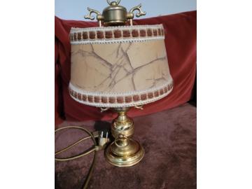 Nachttischlampe
